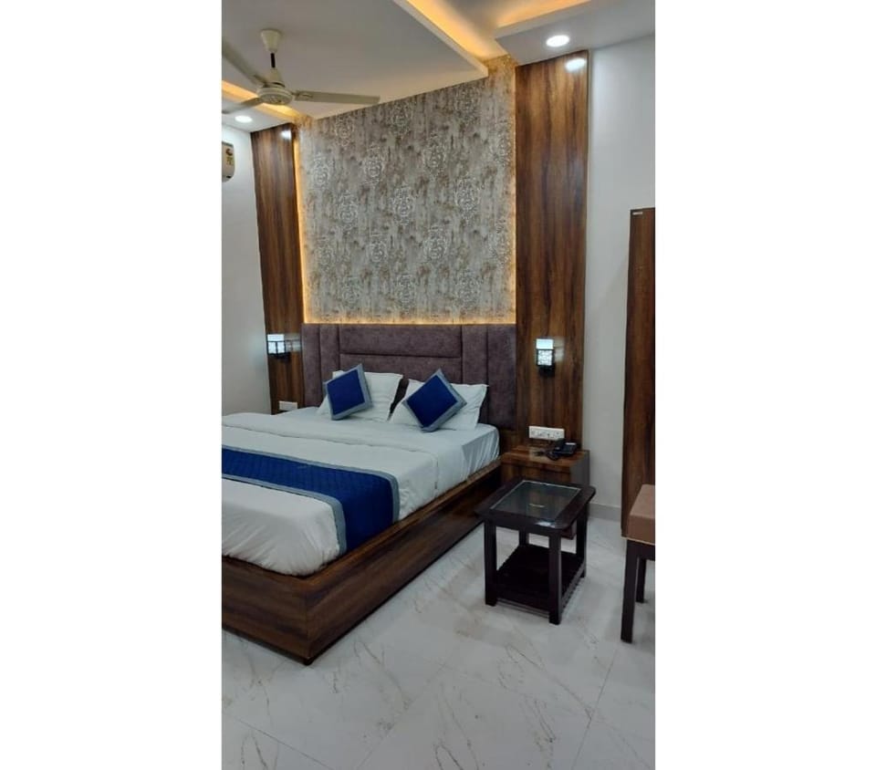 New Hotel Avni Hotel in Varanasi