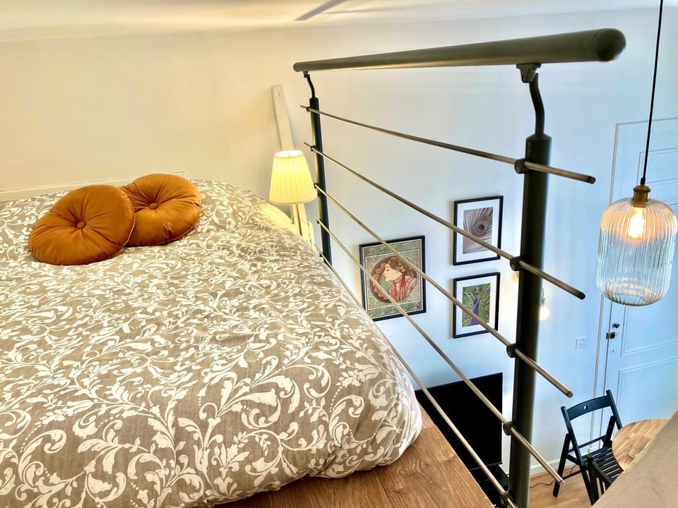 Bed, Photo of the whole room, Bedroom