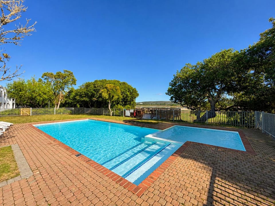 Day, Garden, Garden view, Pool view, Swimming pool, sunbed