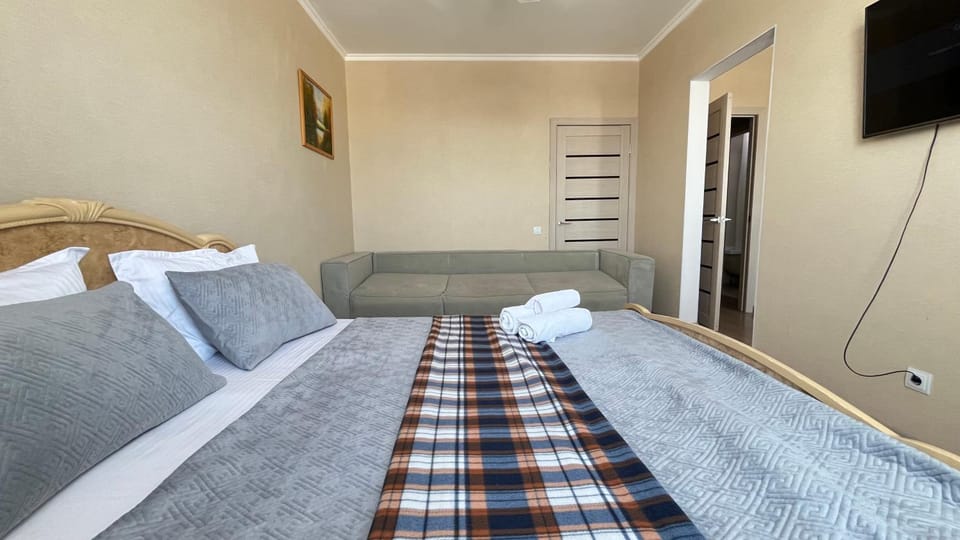 Bed, TV and multimedia, Photo of the whole room