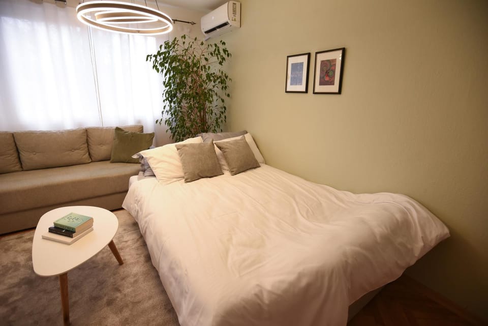 Bed, Living room