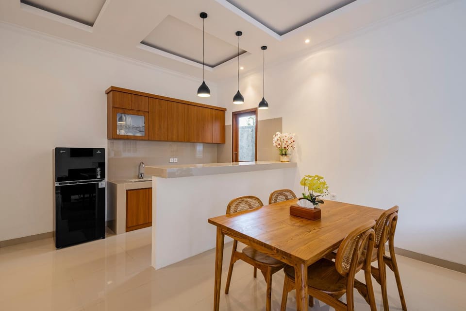 Kitchen or kitchenette, Dining area, dishwasher, minibar