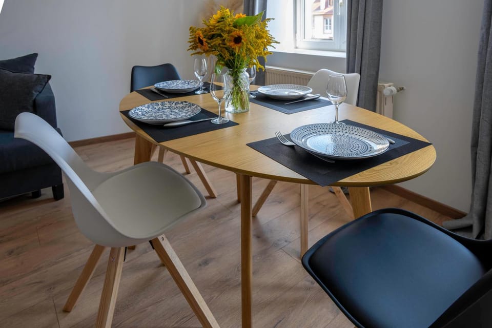 Living room, Dining area, Meals
