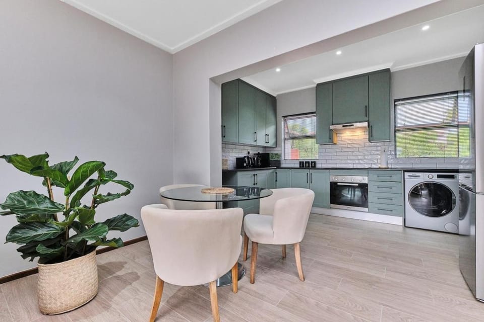 Afrikaya Luxurious Apartment Apartment in Roodepoort