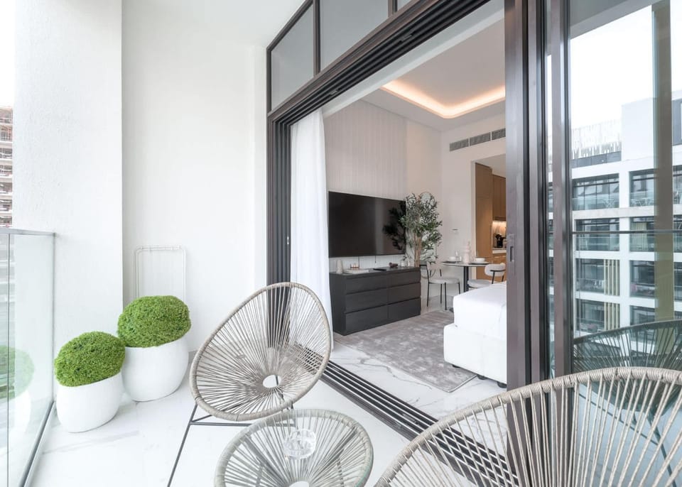Free housekeeping visits during your stay - StayShort - Charming Studio Retreat in Meydan Perfect for 2 Apartment in Dubai