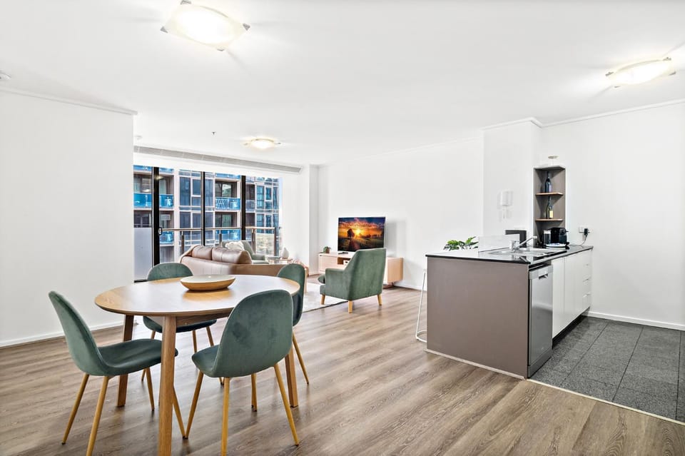Stylish Southbank Apartment with On-Site Parking Apartment in Southbank