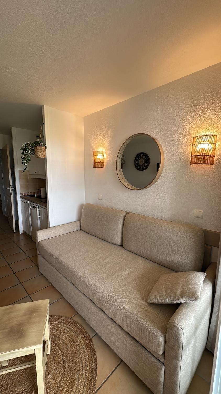 T2 Piscine merveilleux espace naturel, court de tennis, parking gratuit Apartment in Urrugne