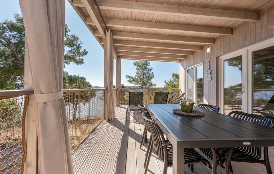 Natural landscape, Balcony/Terrace, Dining area