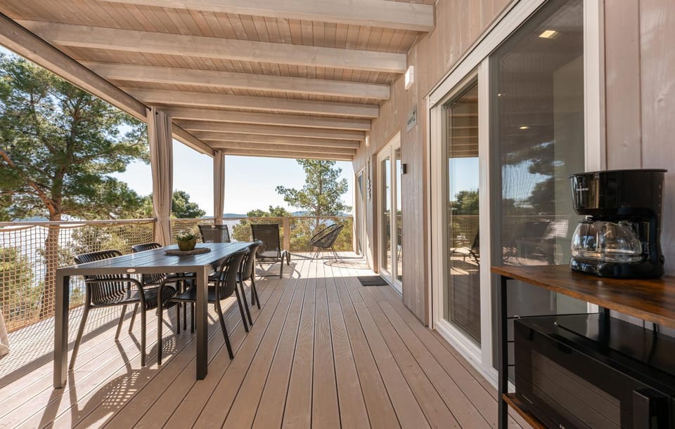 View (from property/room), Balcony/Terrace, Dining area