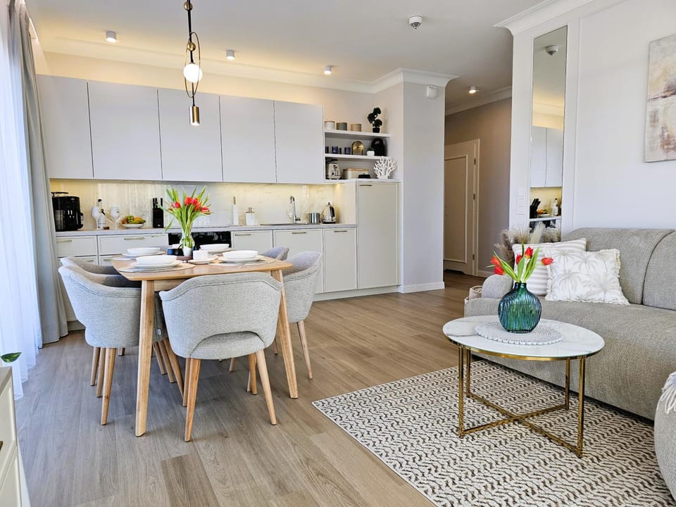 Rezydencja Niechorze D303 Sea Heaven z Widokiem na Morze, przy Plaży, Basen, Sauna i Jacuzzi w budynku, Prywatna rowerownia - 5D Apartments Apartment in West Pomeranian Voivodeship, Poland