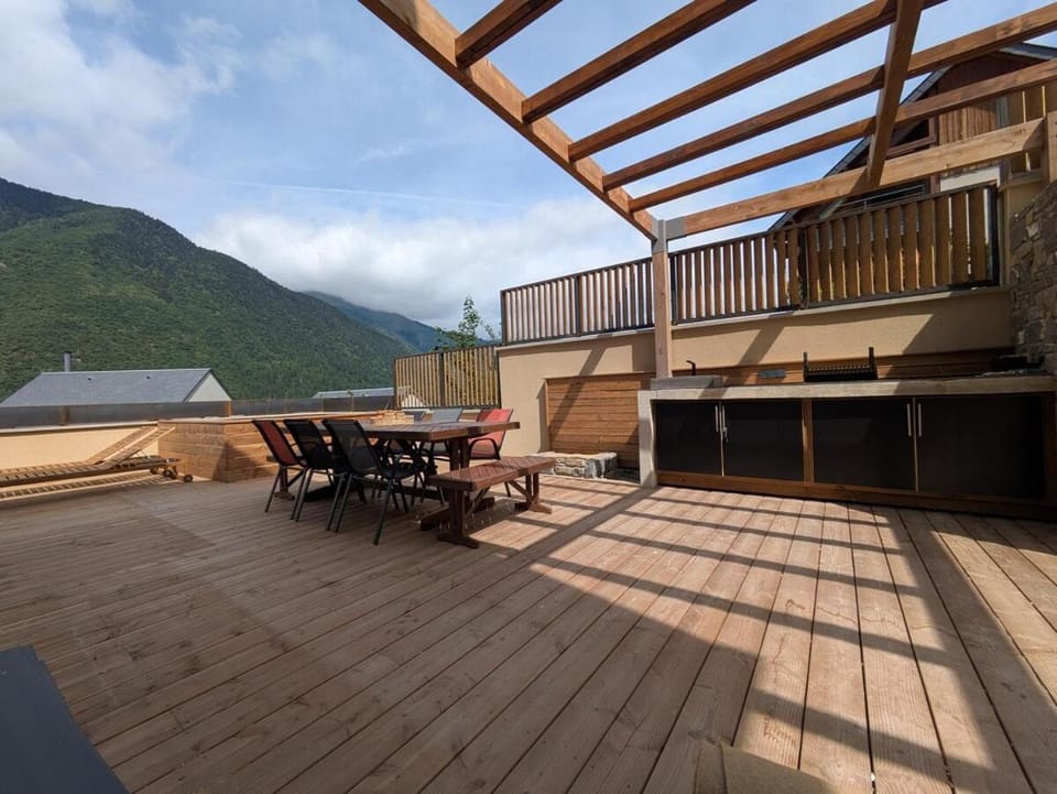 Patio, Natural landscape, View (from property/room), Balcony/Terrace, Dining area, Mountain view