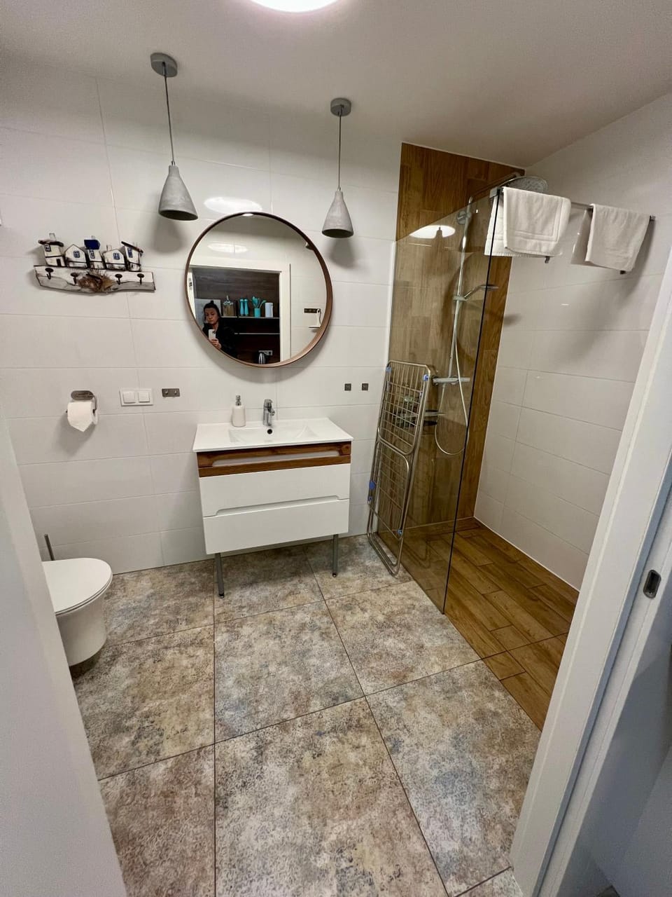 Shower, Toilet, Bathroom, towels