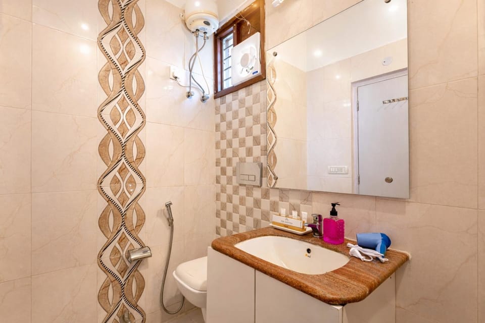 Bathroom, towels
