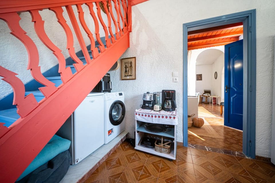 Coffee/tea facilities, washing machine, kitchen