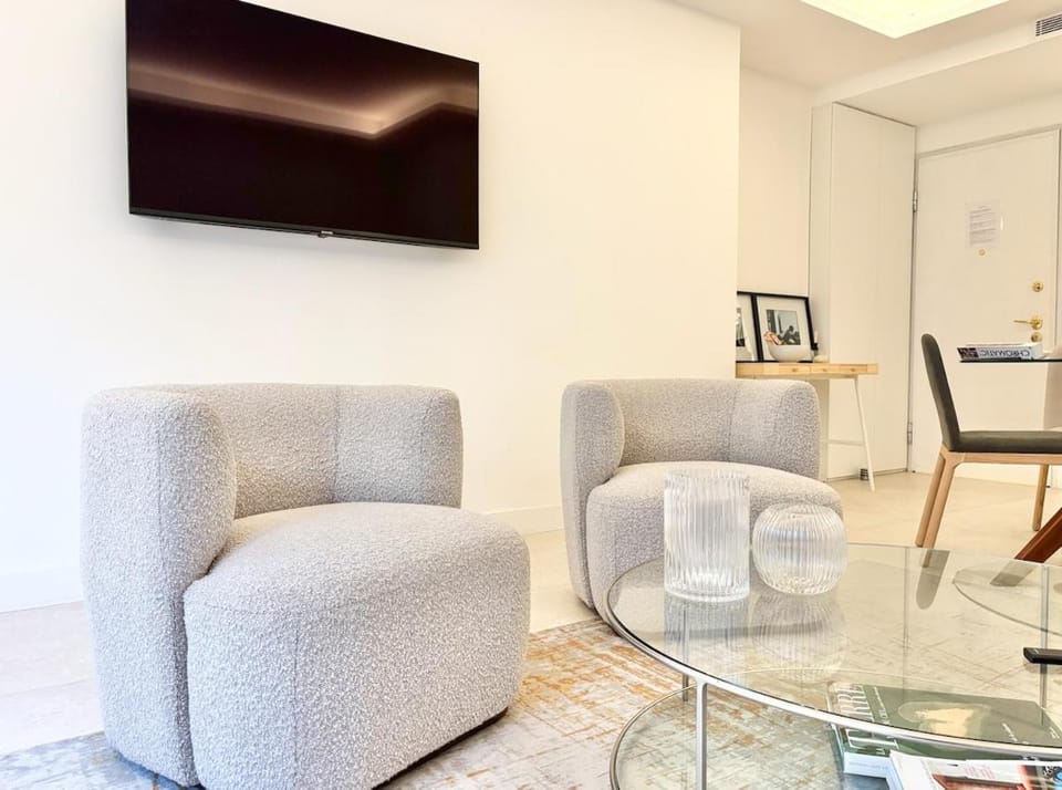 Cannes - 2 bedrooms & 2 bathrooms apartment - 24P1 Apartment in Cannes