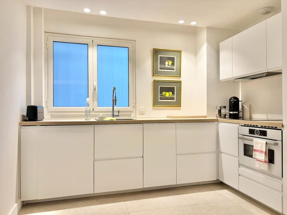 Cannes - 2 bedrooms & 2 bathrooms apartment - 24P1 Apartment in Cannes