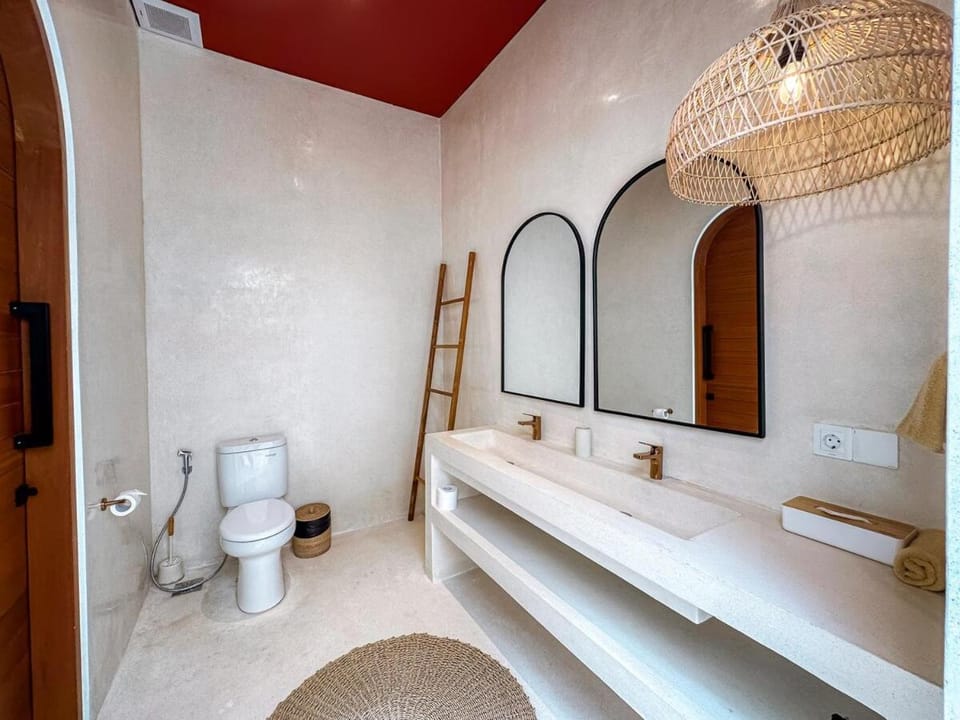 Villa Nabu - Serene Tropical Escape in Heart of Seminyak Apartment in North Kuta