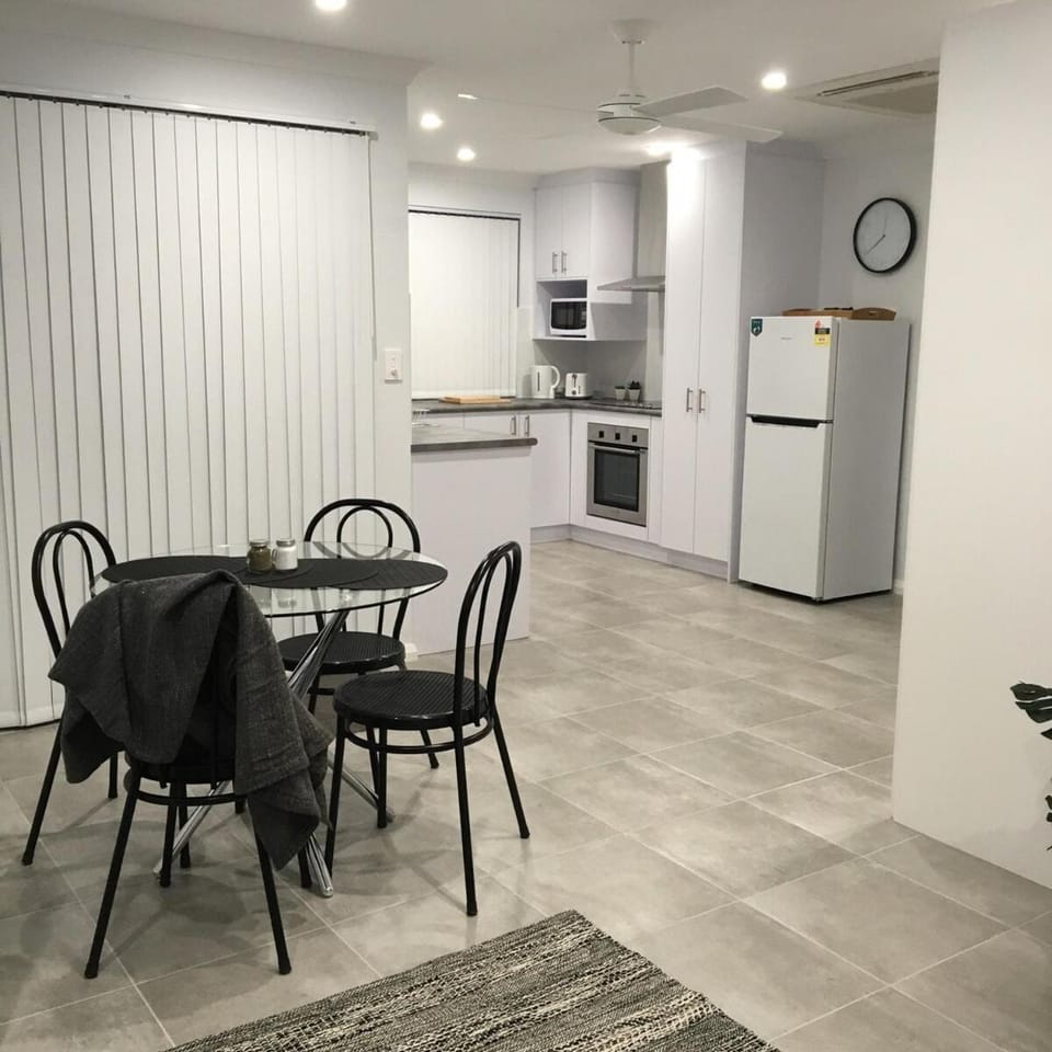 Quiet Self Contained Villa, Free parking and WIFI Villa in Bibra Lake