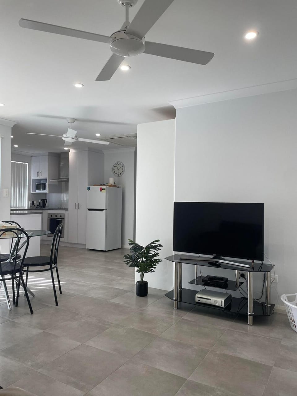 Quiet Self Contained Villa, Free parking and WIFI Villa in Bibra Lake