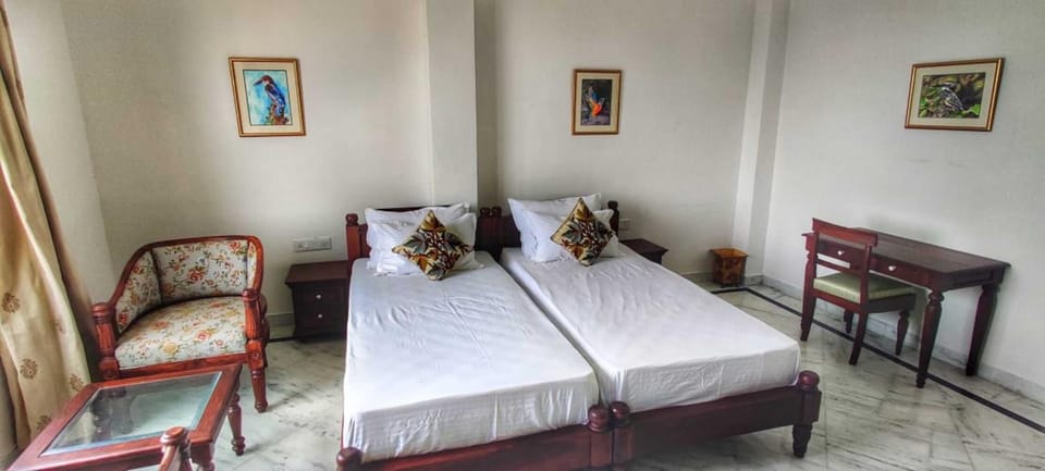 Bed, Photo of the whole room, Seating area, Bedroom