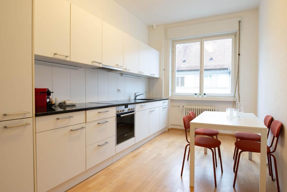 Spacious Zurich flat with game room & pool table Apartment in Zurich City