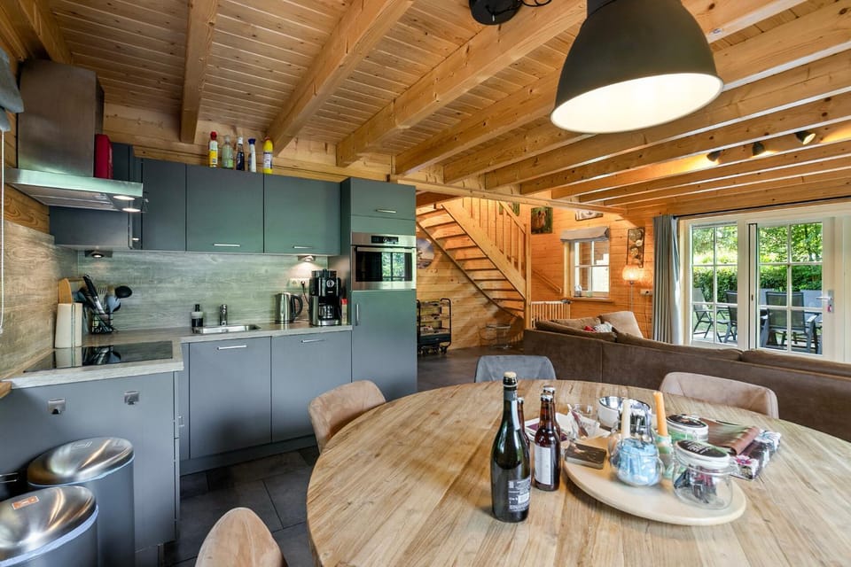 Coffee/tea facilities, Dining area, kitchen