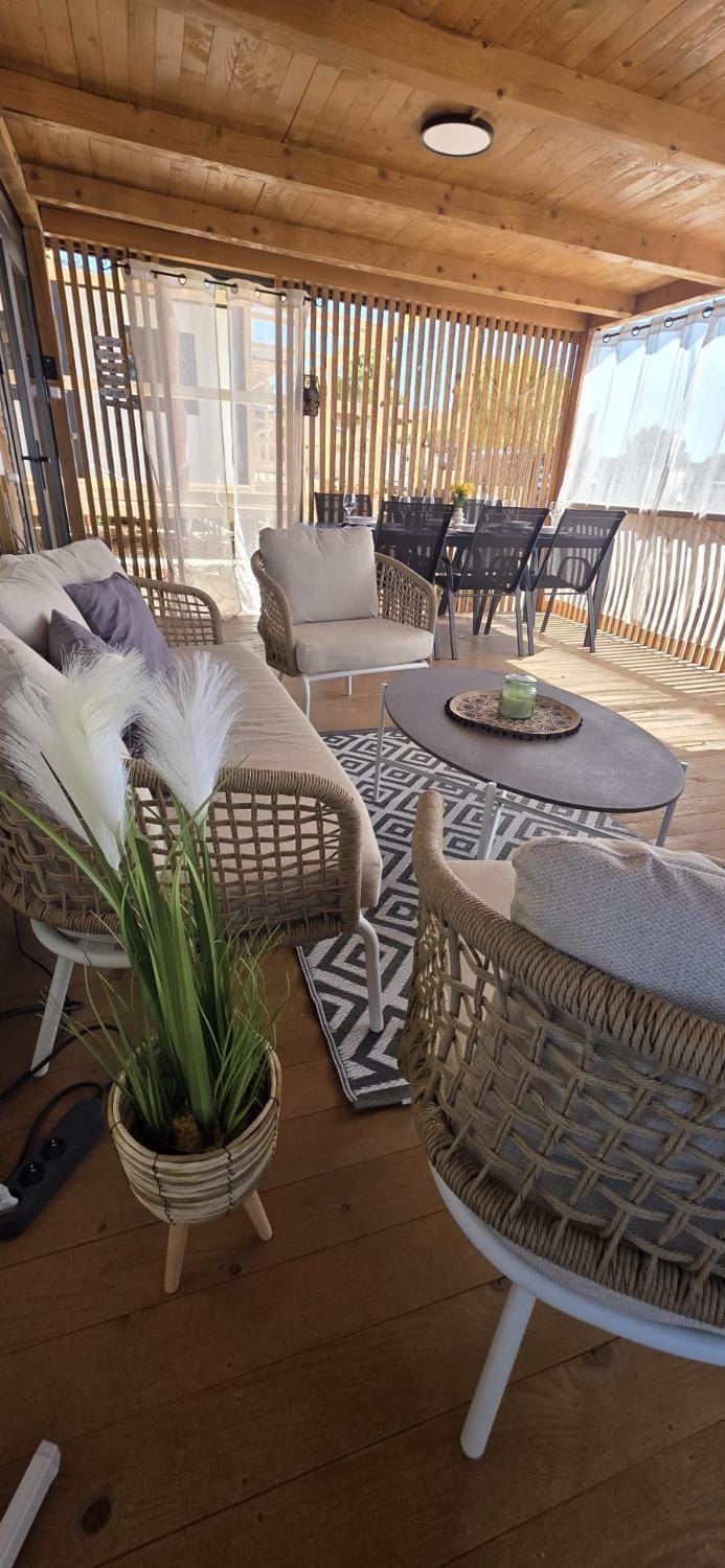 Patio, Balcony/Terrace, Seating area