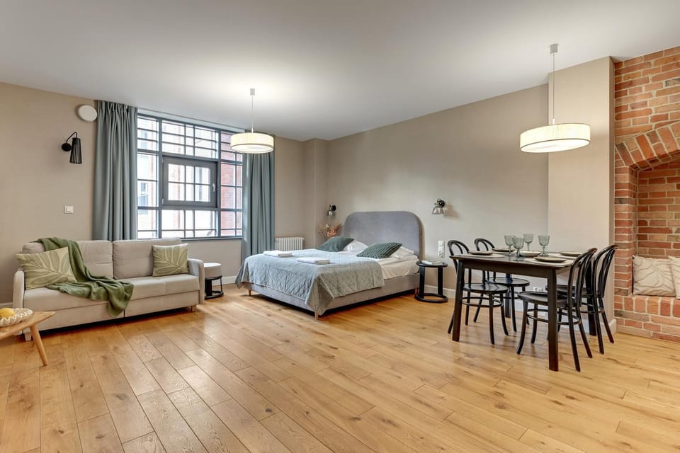 Bed, Living room, Photo of the whole room, Seating area, Dining area, Bedroom