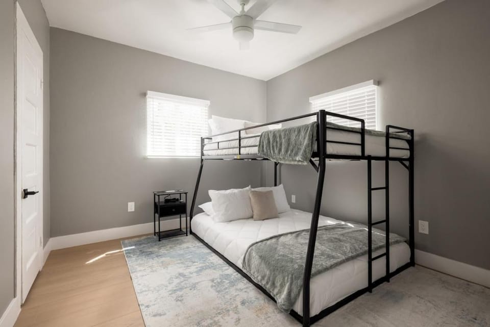 The Urban Den by Coastline Vacation Rentals House in San Diego