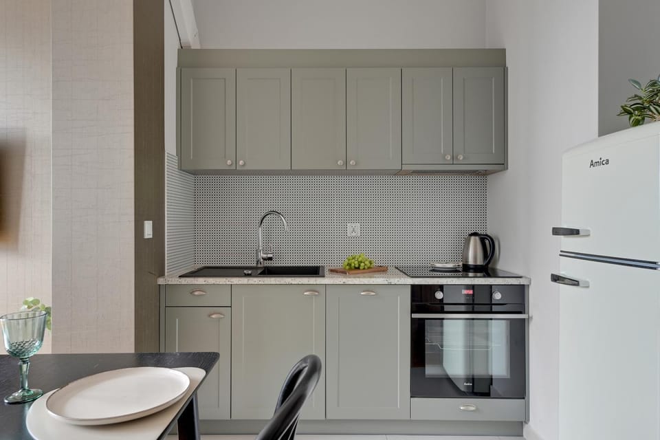 Kitchen or kitchenette, Dining area, dishwasher, oven, pet friendly, stove