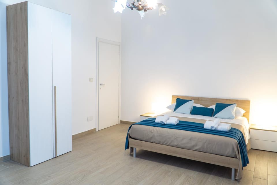 Bed, Photo of the whole room, Bedroom, wardrobe