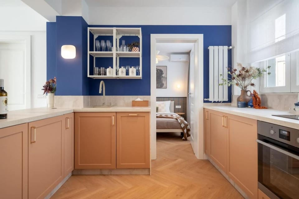 Kitchen or kitchenette, oven