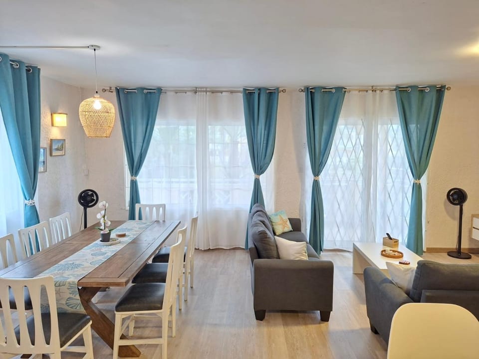 Living room, Dining area