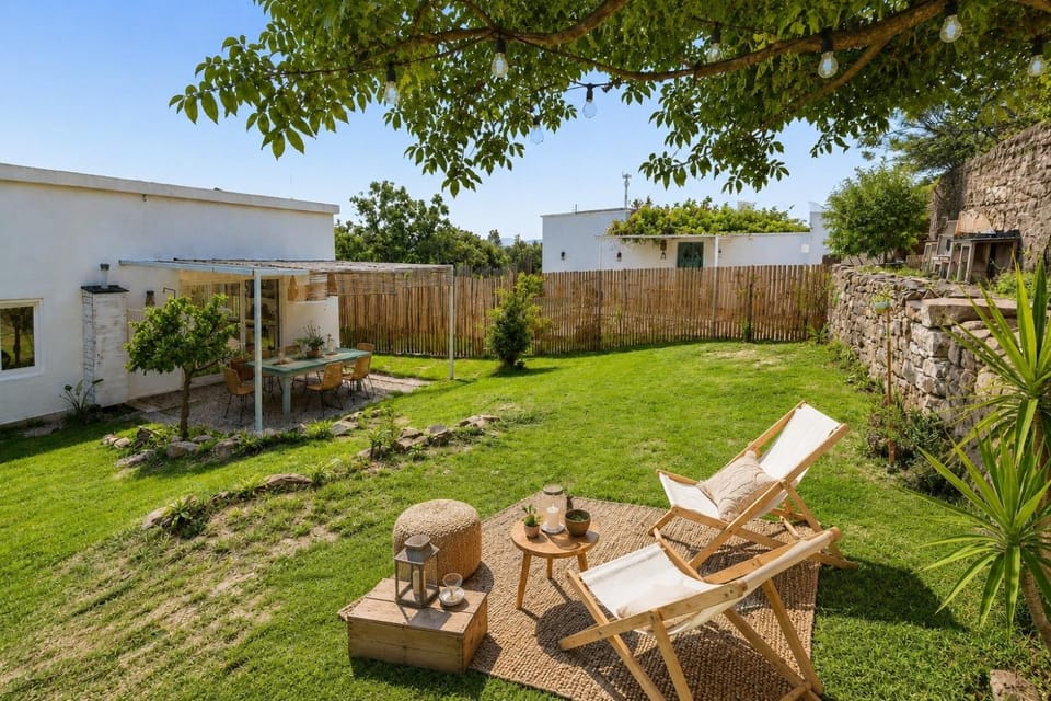 Off site, Garden, Balcony/Terrace, Dining area