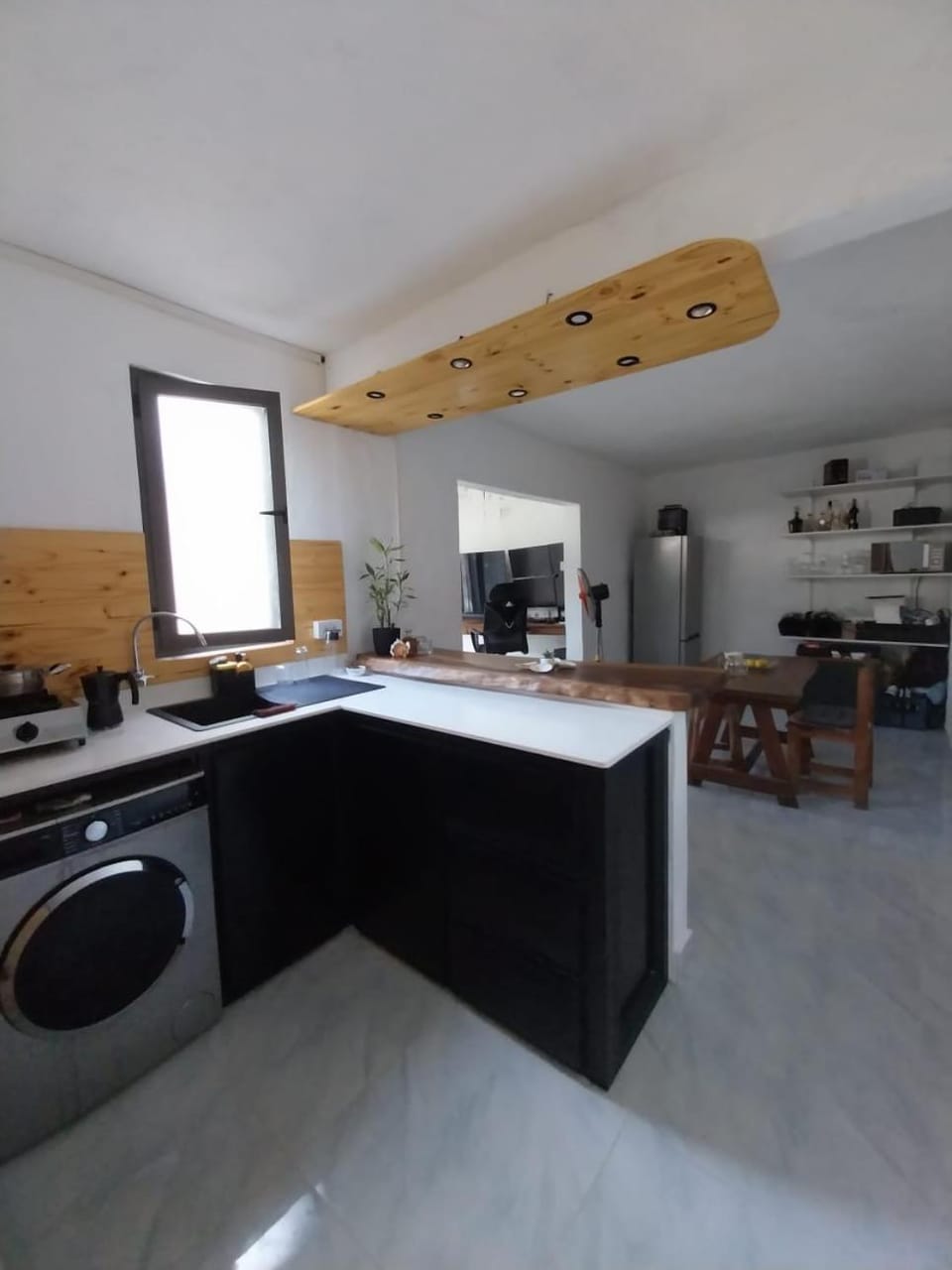 Kitchen or kitchenette, Dining area