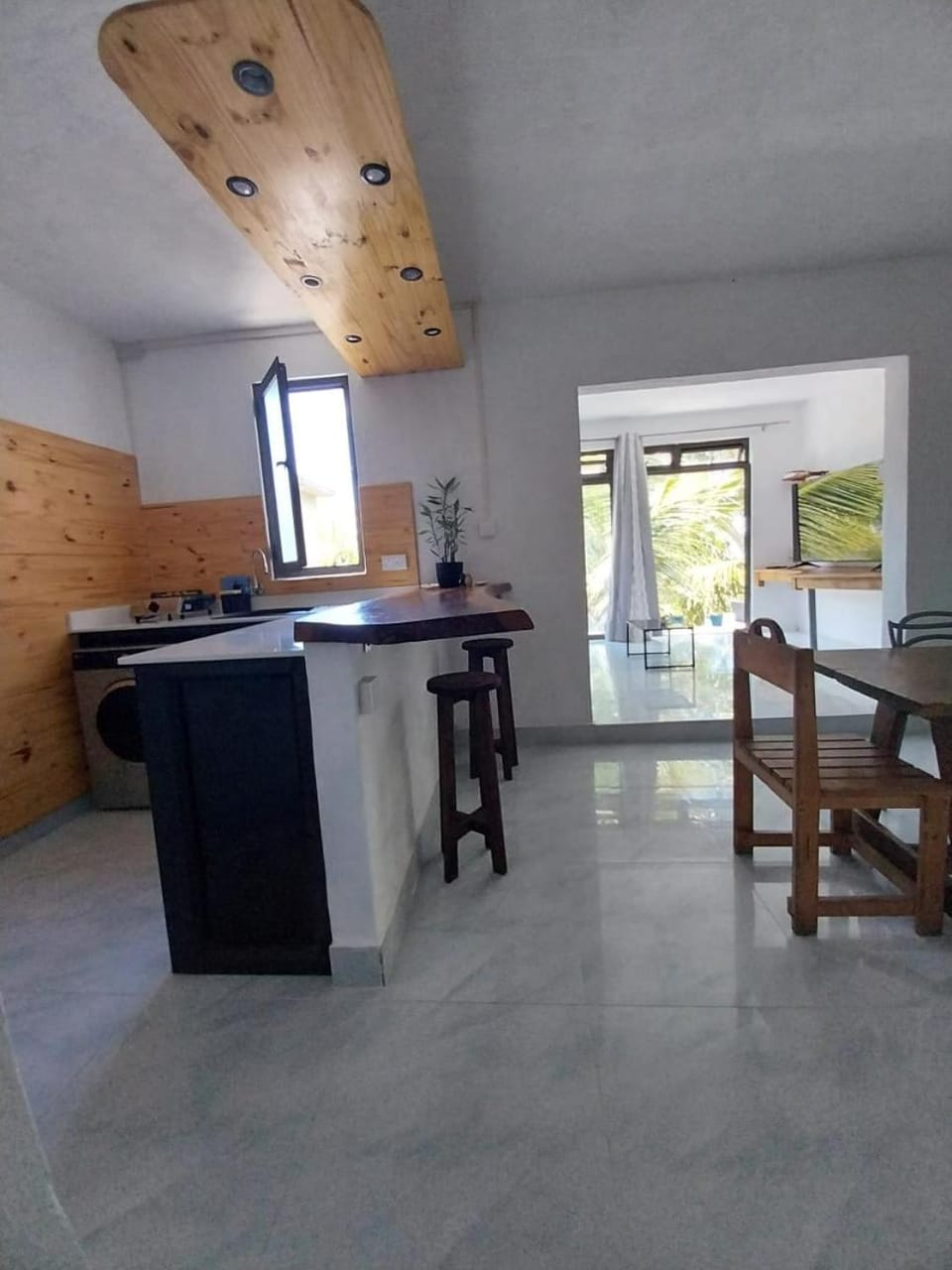 Kitchen or kitchenette, Dining area