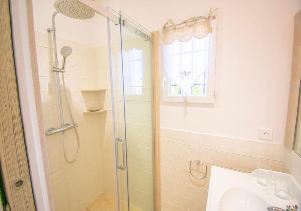 Shower, Bathroom, towels