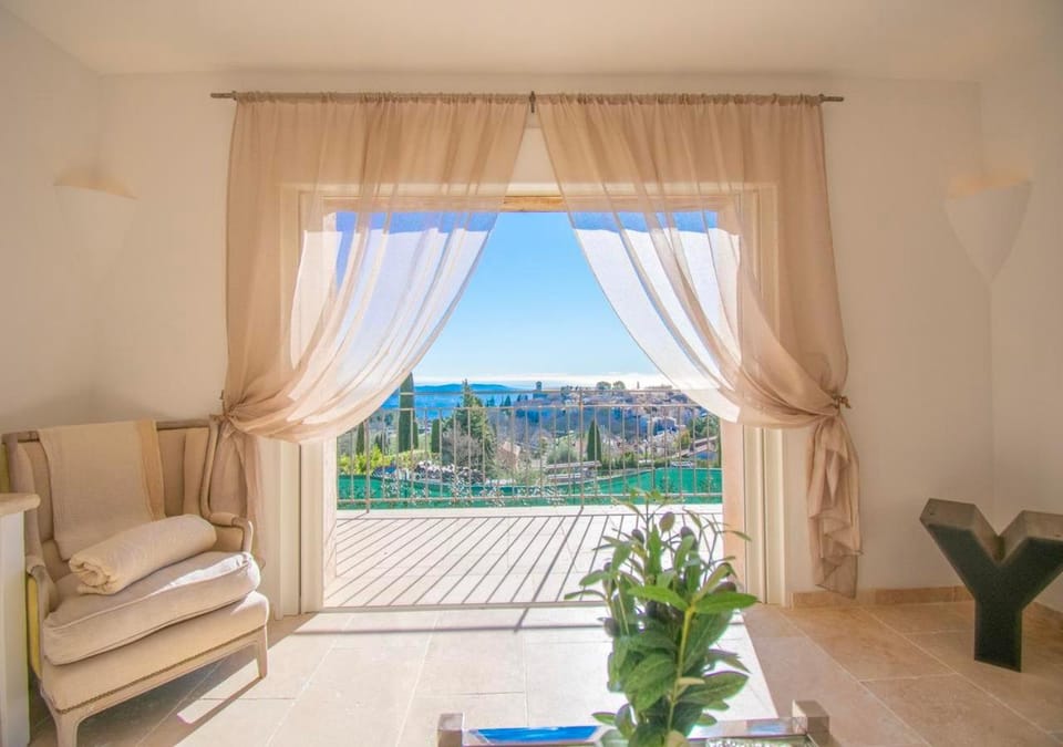 Day, Natural landscape, View (from property/room), Balcony/Terrace, Living room, Seating area