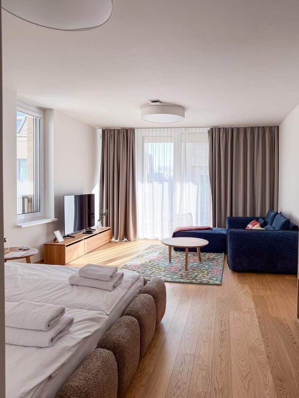 Bed, TV and multimedia, Living room, Bedroom