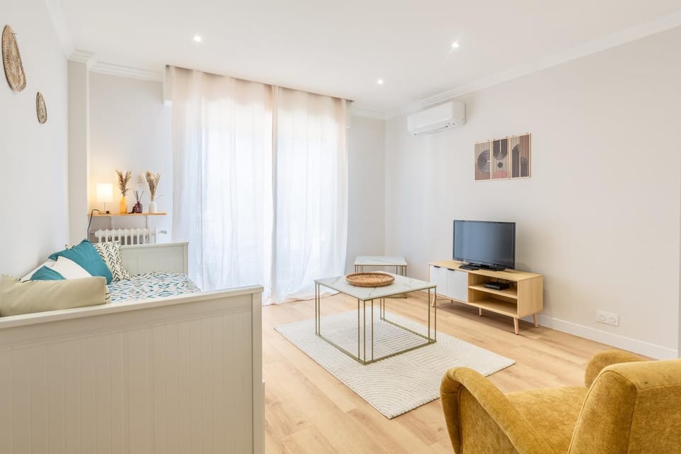 Living room, air conditioner