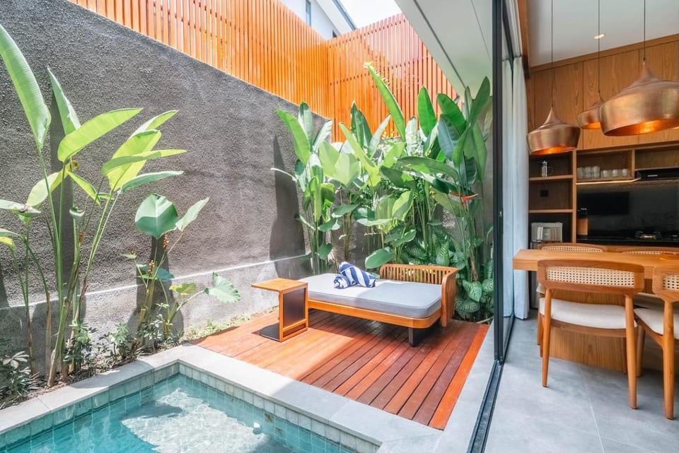 Seating area, sunbed