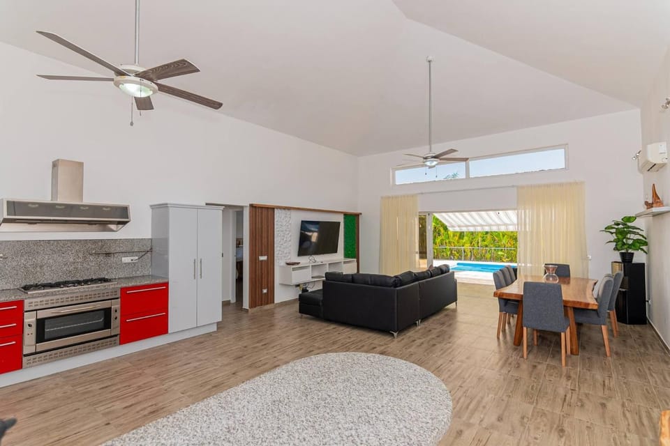 Living room, microwave, oven