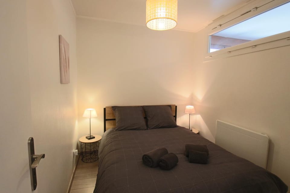 Bed, Bedroom