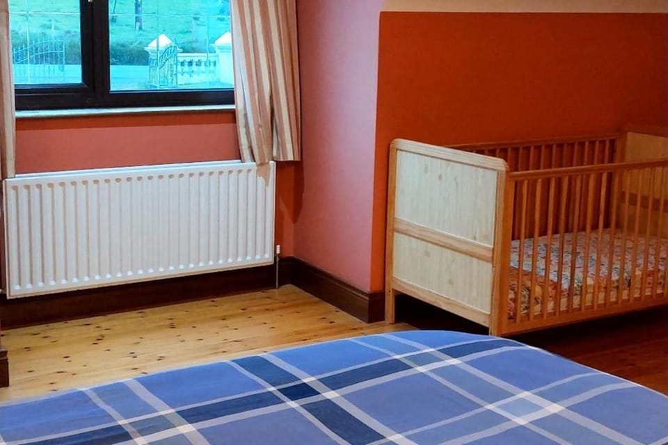 Bree House Sleeps 16 with Free Parking House in County Donegal
