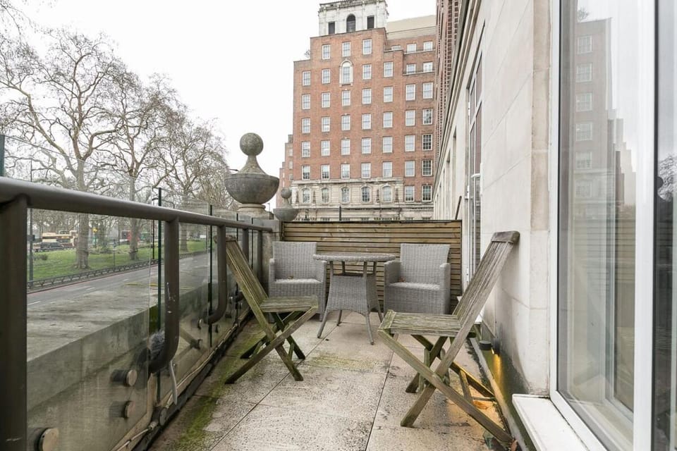 Park Lane Luxury 2BR Sleeps 6 Hyde Park View PL12C Apartment in City of Westminster