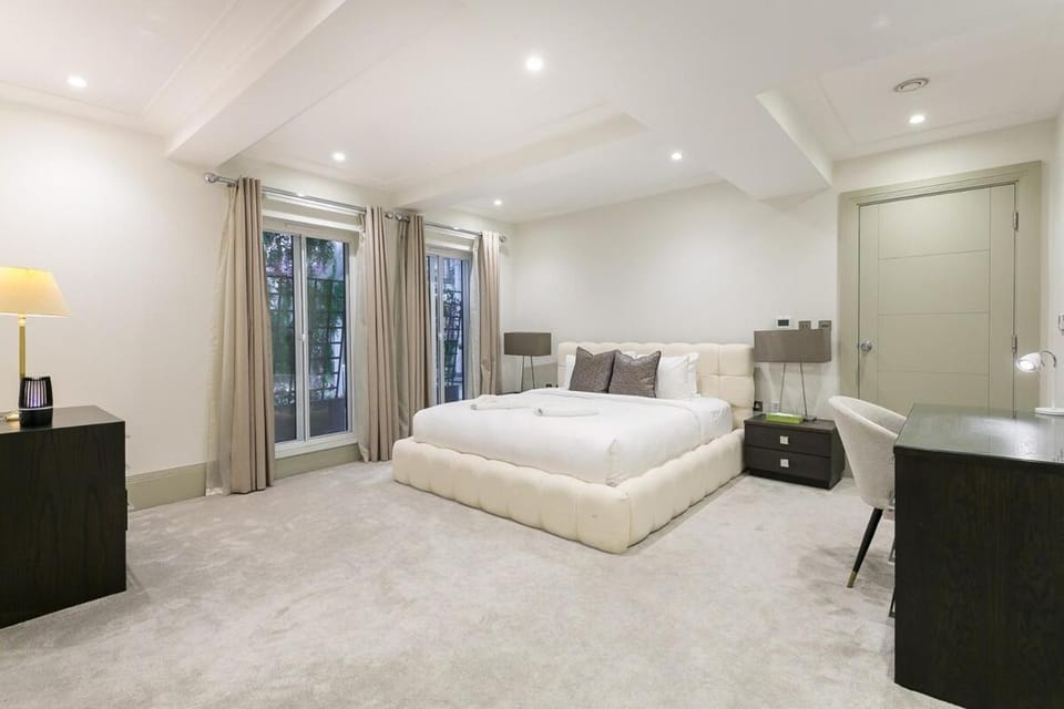 Park Lane Luxury 2BR Sleeps 6 Hyde Park View PL12C Apartment in City of Westminster