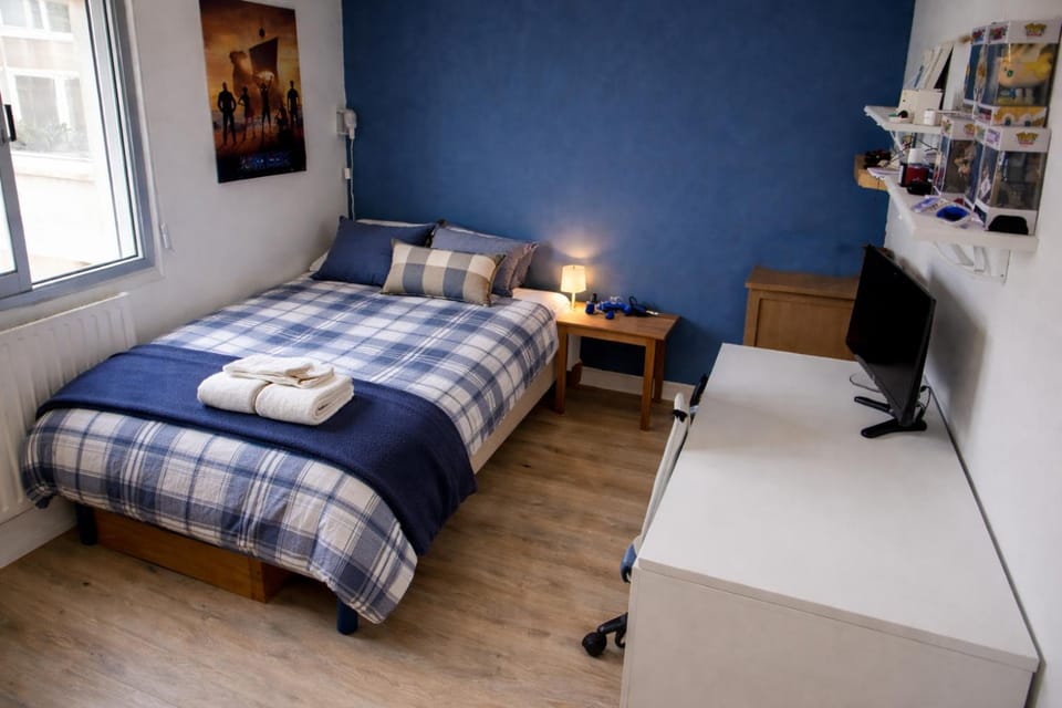 Bed, Photo of the whole room, Bedroom