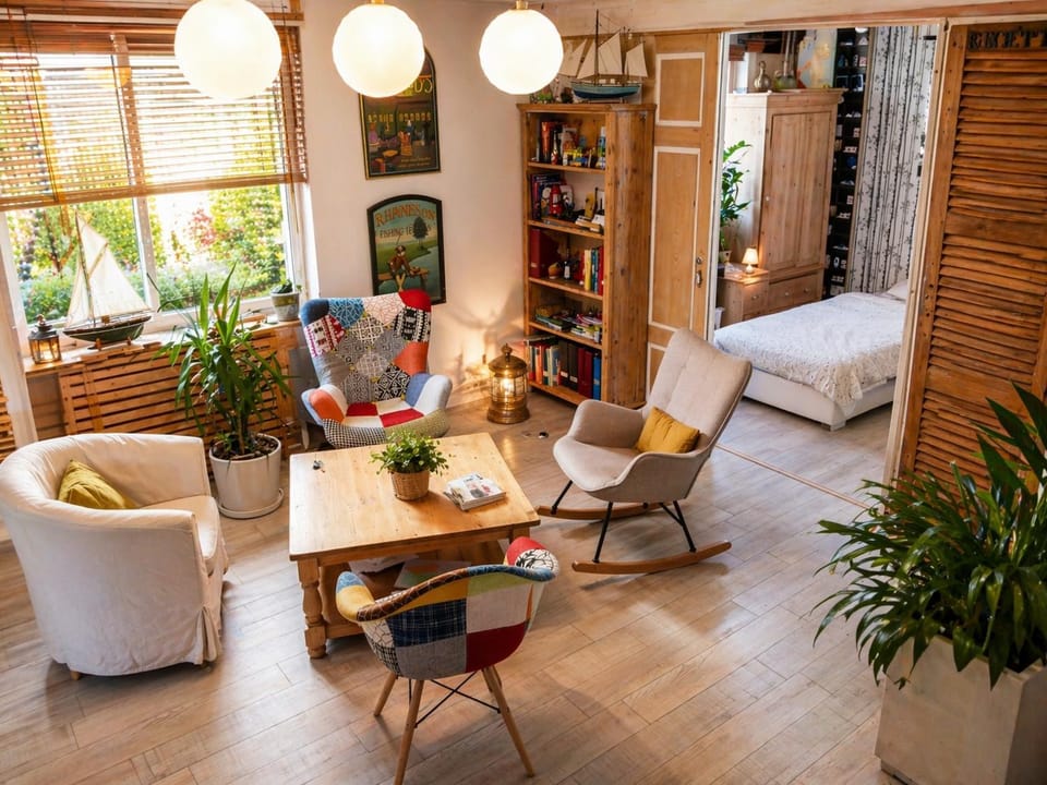 Bed, Living room, Photo of the whole room, Seating area, Bedroom