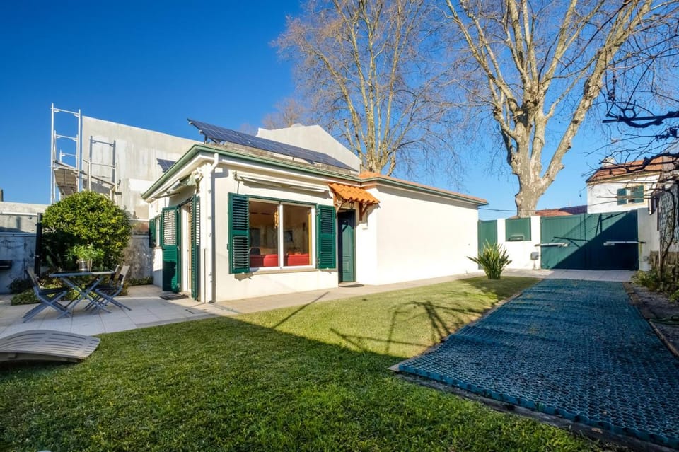 Property building, Garden, Balcony/Terrace