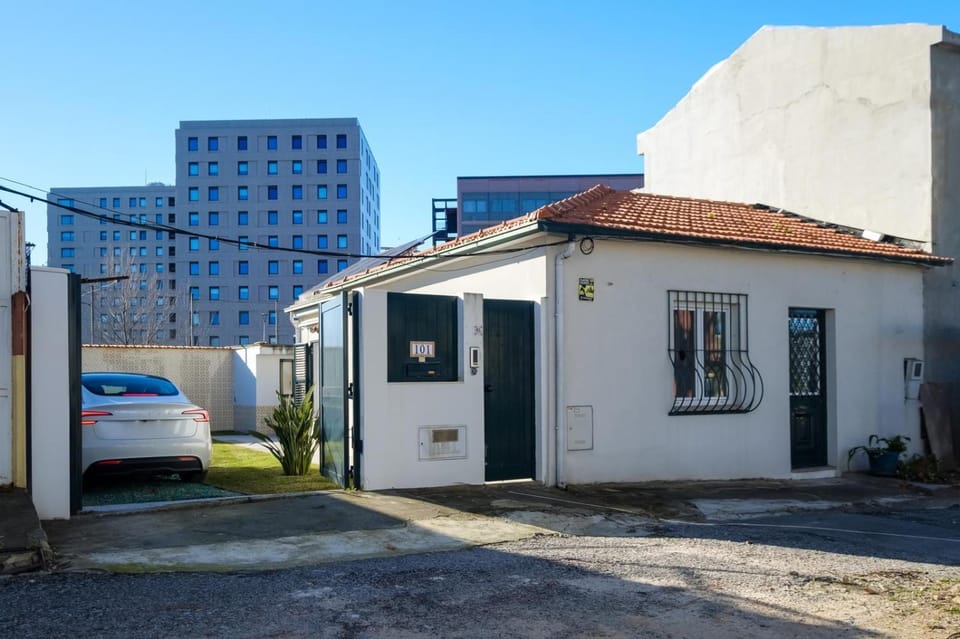 Property building, Facade/entrance